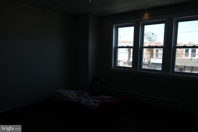 Building Photo - 430 W Chew Ave