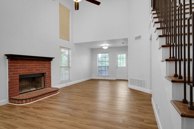 Foto del edificio - 1406 Westbriar Dr