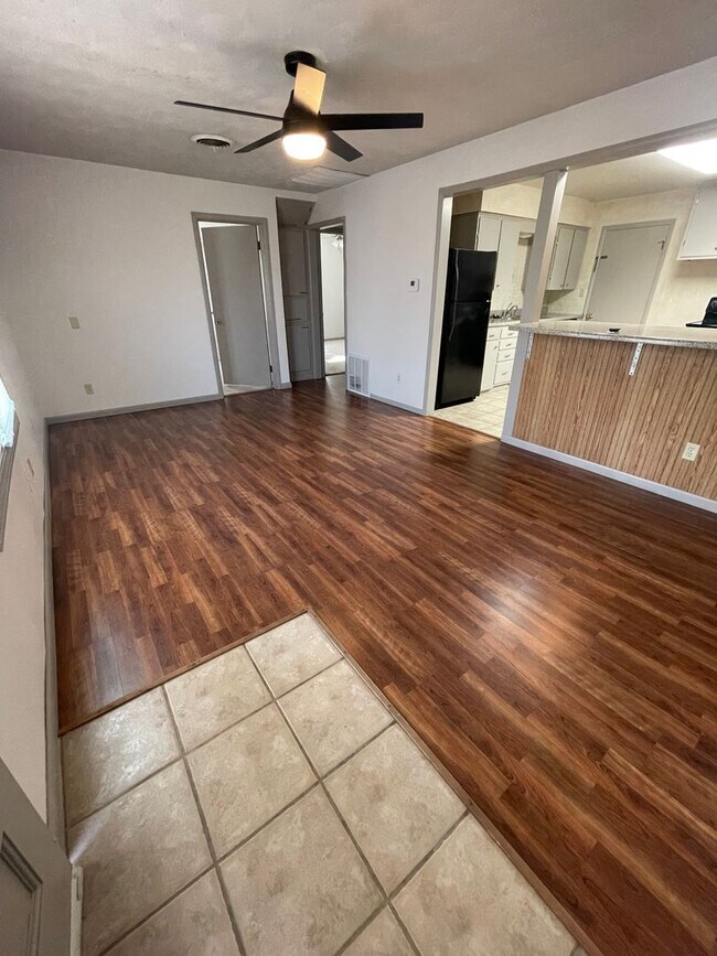 Foto del edificio - 3 Bedroom, 1 Bathroom House with Attached Garage