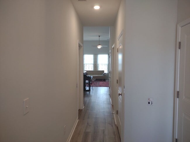 Building Photo - Lovely Three Bedroom Home Offering Conveni...