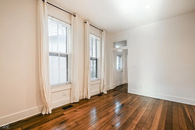 Comedor - 312 N College Ave