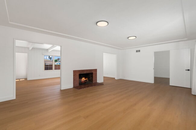 Building Photo - 456 Casselman St