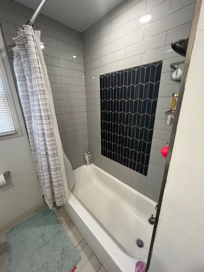 Foto del edificio - Pre Leasing for fall 2026! 3/2 in Medical District