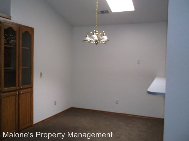 Building Photo - 1615 SW 23rd St