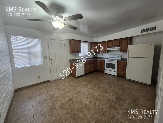 Building Photo - 6711 E Hawk Dr