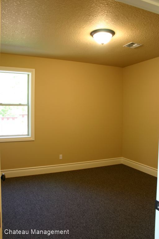 Foto del edificio - 5 br, 6 bath House - 1200 SE Crystal Lake Dr.