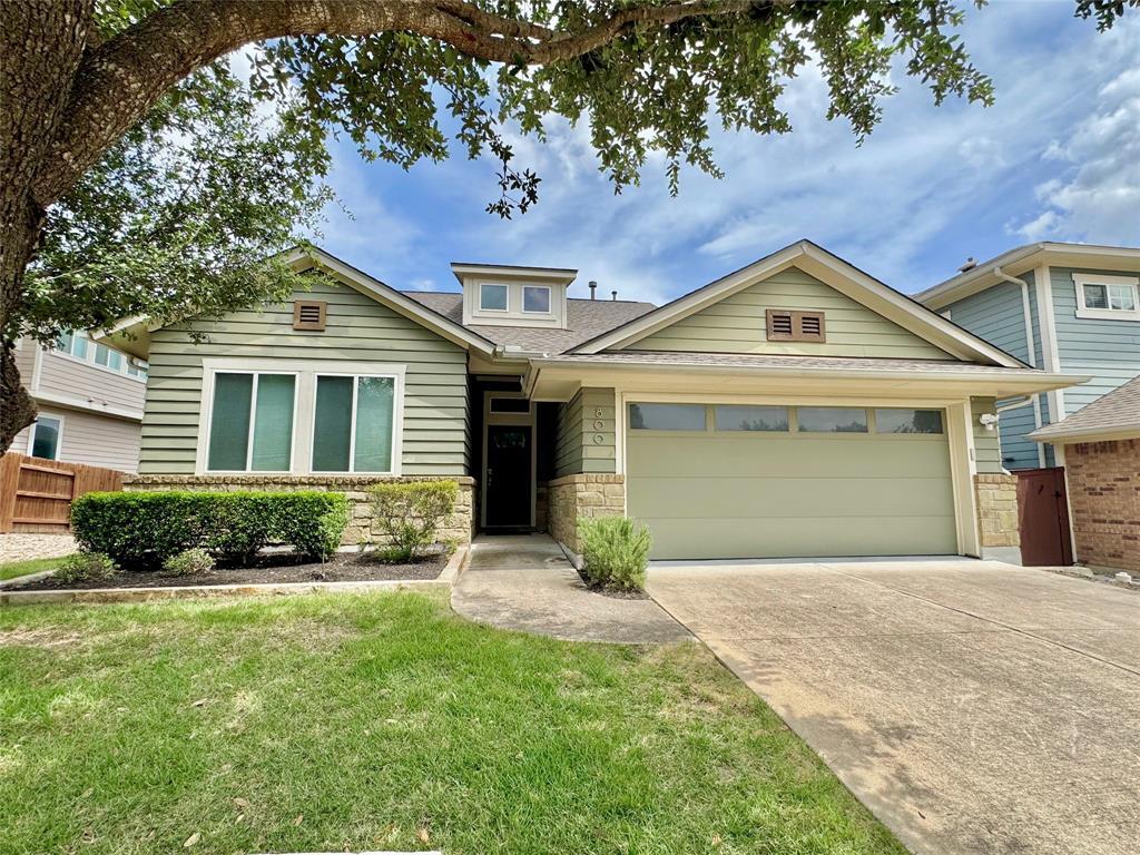 Foto principal - 800 Waterfall Way