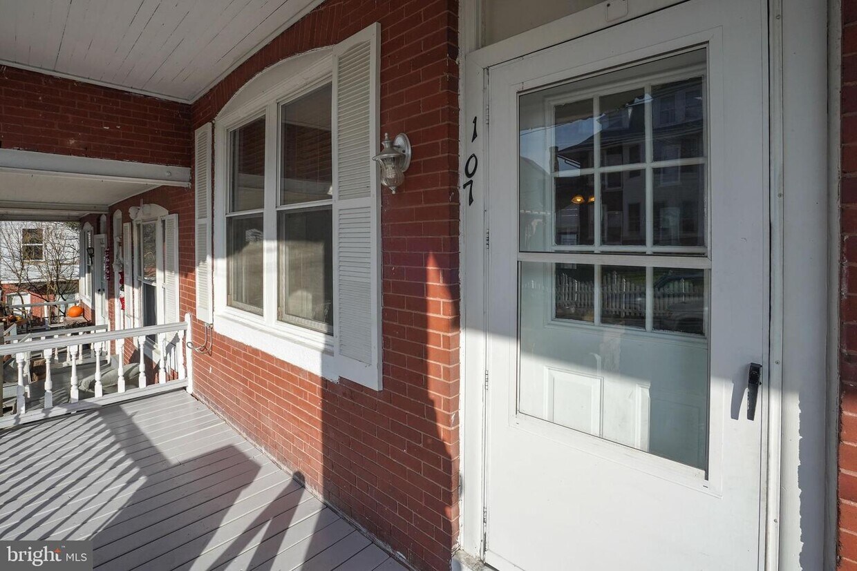 107 Chestnut St, Parkesburg, PA 19365 Townhome Rentals in Parkesburg