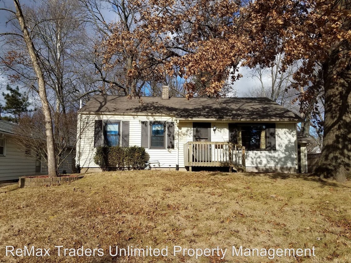 Primary Photo - 1411 W Crestwood Dr
