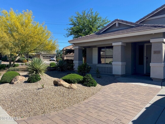 Building Photo - 2812 E Questa Dr