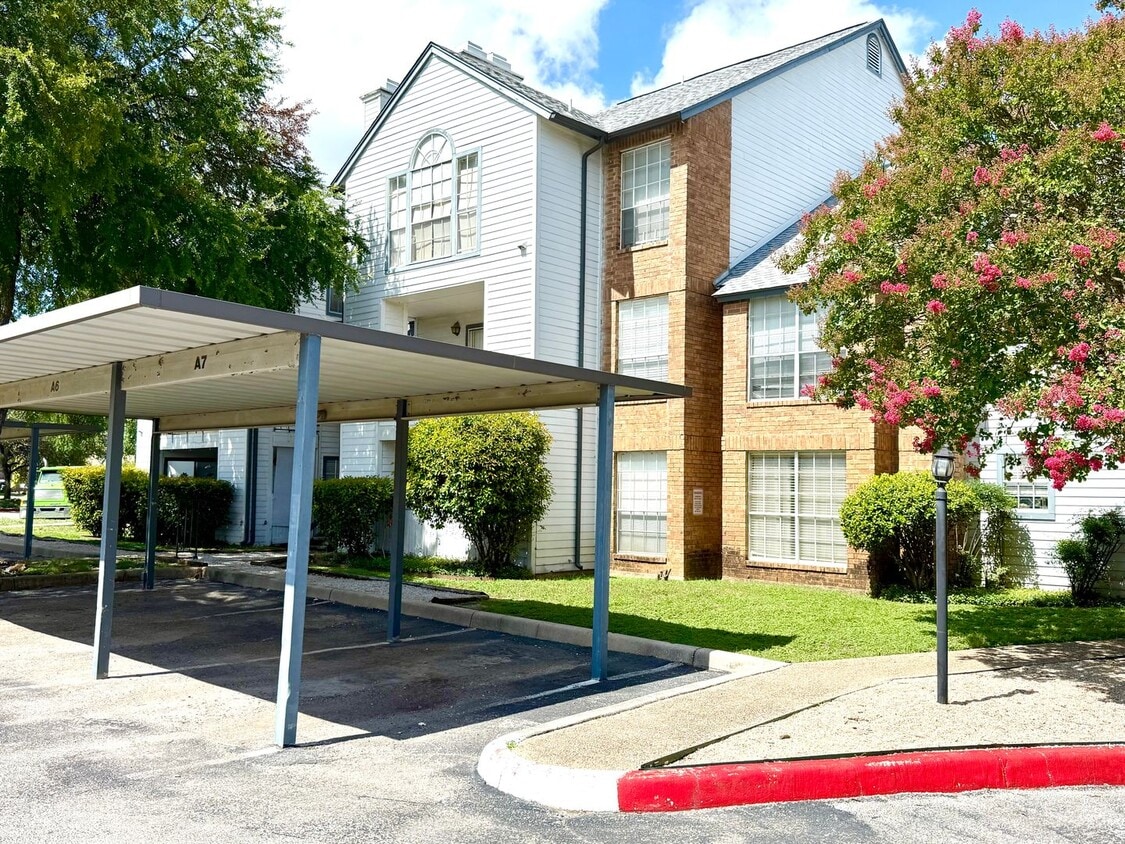 Primary Photo - AVAILABLE NOW! 3rd Floor 1 Bedroom / 1 Bat...