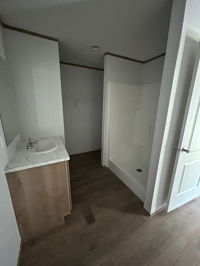 Building Photo - 127 Hubert Blvd