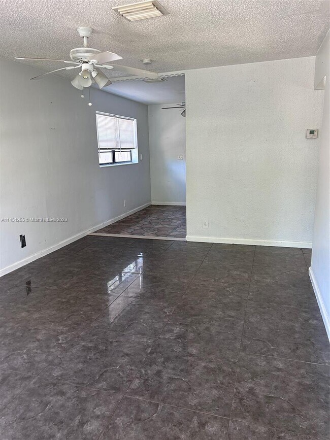 Foto del edificio - 820 NW 4th Ave