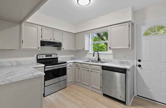 Foto del edificio - 102 S Germantown Rd