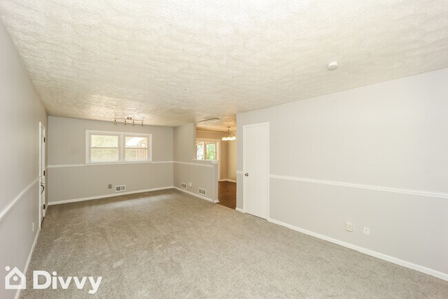 Building Photo - 106 Parkwood Dr