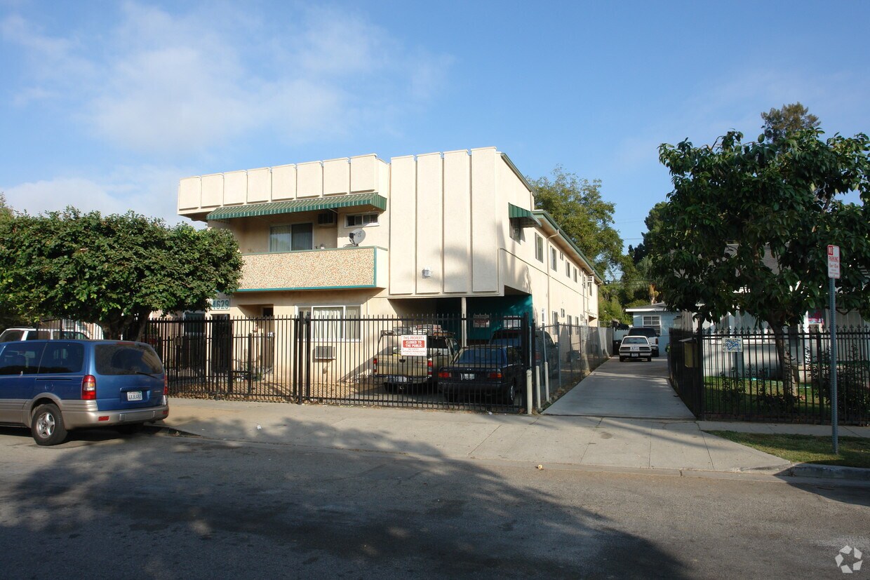 Building Photo - 14629 Gilmore St