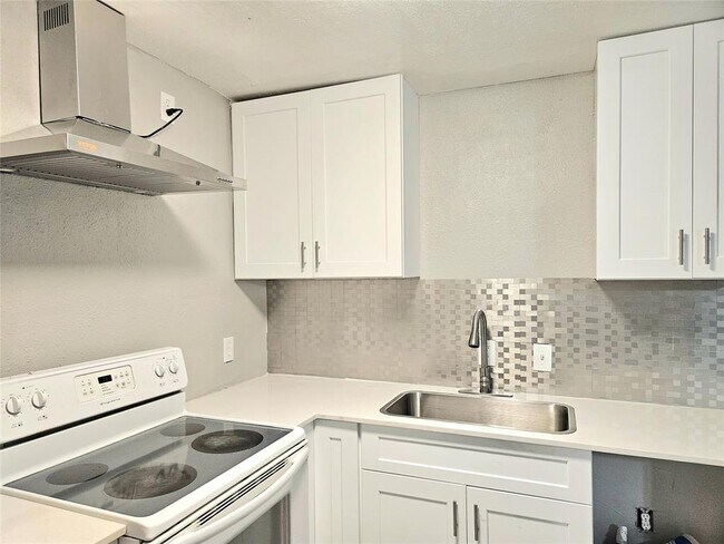 Foto del edificio - 4419 W Bayshore Dr