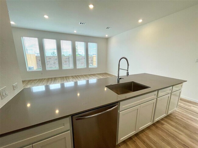 Building Photo - 5463 Holly Hvn Ct