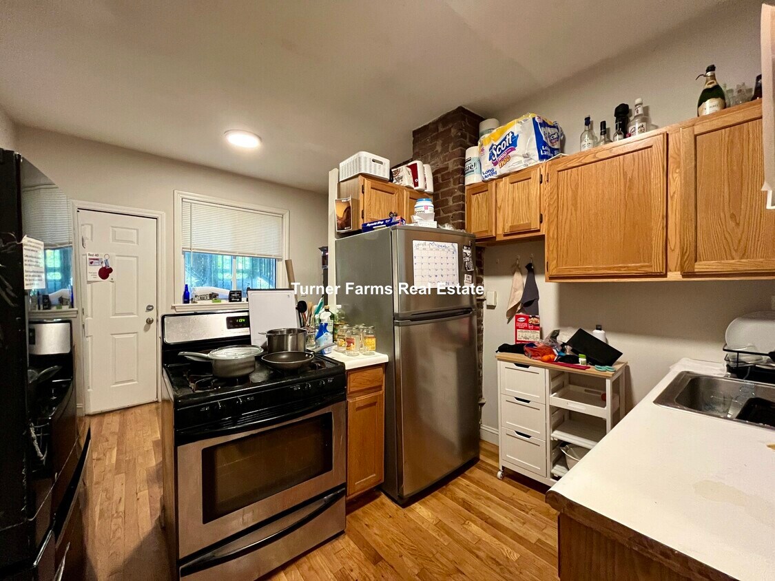 Primary Photo - 733 Parker St
