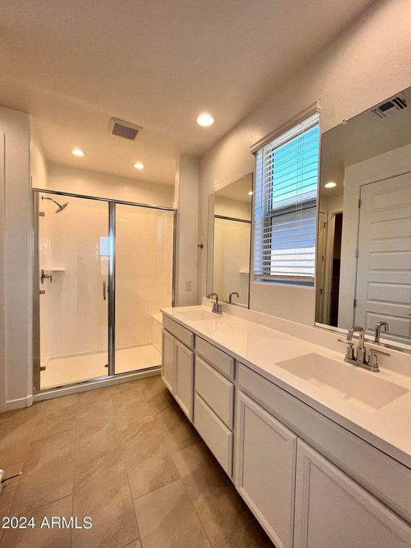 Foto del edificio - 9509 W Sells Dr