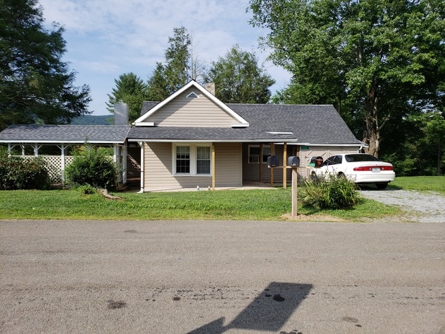 Building Photo - 33 Glade Valley Church Rd