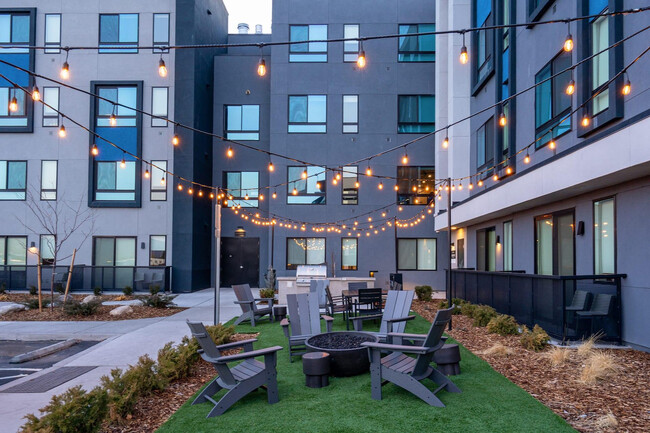 Foto del edificio - 2080 Basecamp Way