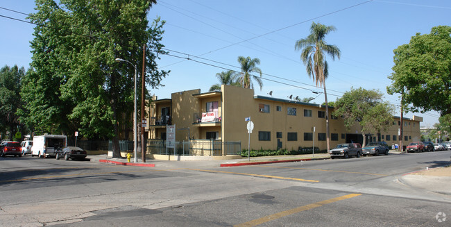 Foto del edificio - 8861 Langdon Ave