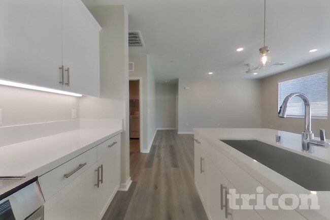 Building Photo - 1704 Taylor Ave