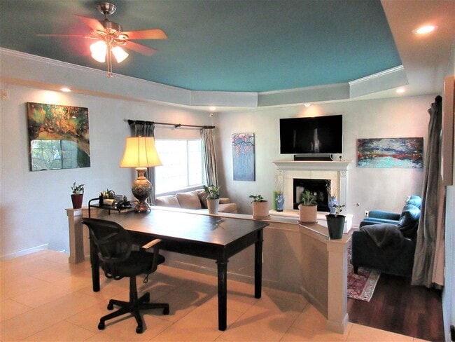 Building Photo - Furnished 3-bedroom in Travis Heights with Downtown Views!