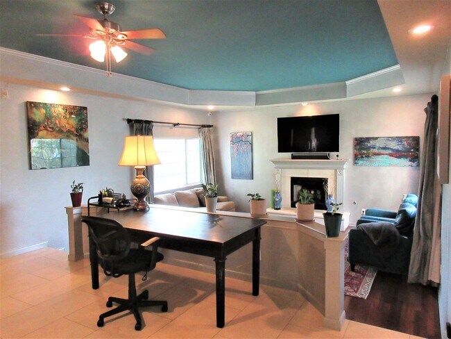 Foto del edificio - Furnished 3-bedroom in Travis Heights with Downtown Views!