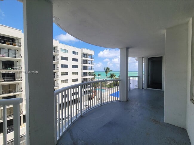 Foto del edificio - 5401 Collins Ave