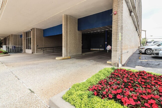 Foto del edificio - Liberty Towers condo