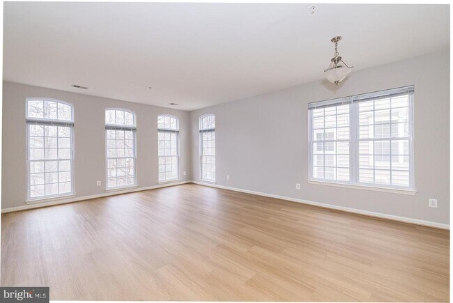 Foto del edificio - 12446 Liberty Bridge Rd