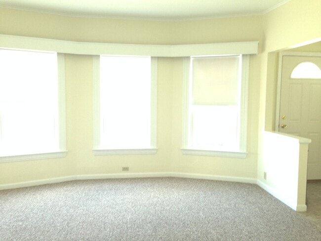 Building Photo - 39 Cook St