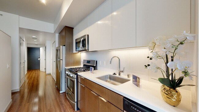 Interior Photo - 3033 Wilshire