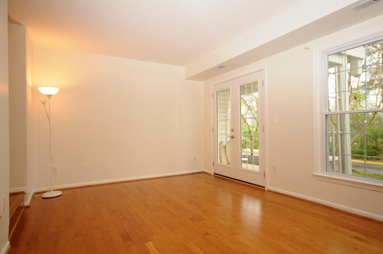 Living Room - 2903 S Woodstock St
