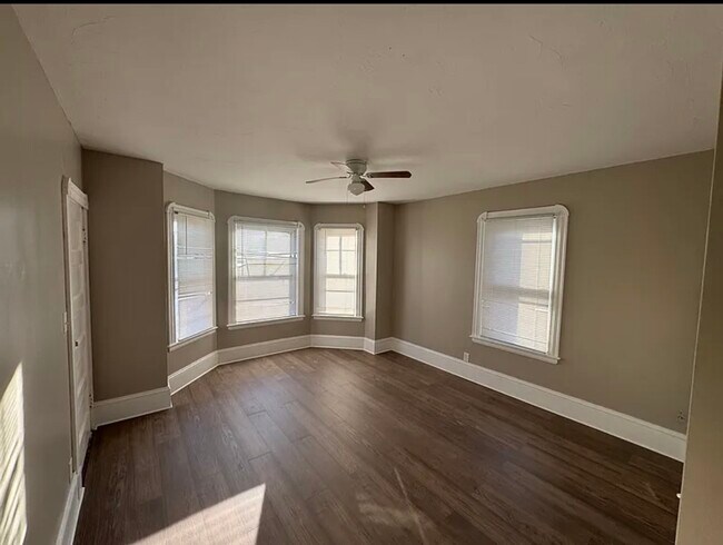 Foto del edificio - 545 Rivet St