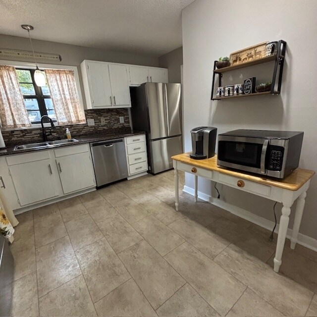 Foto del edificio - 18 Willow Bridge Dr