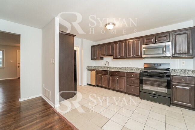 Foto del edificio - Enjoy living the good life in this 4 bedro...