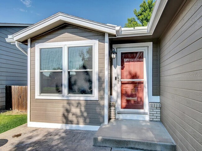 Building Photo - Beautiful ranch-style home!