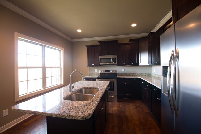 Foto del edificio - 374 Big Station Camp Blvd