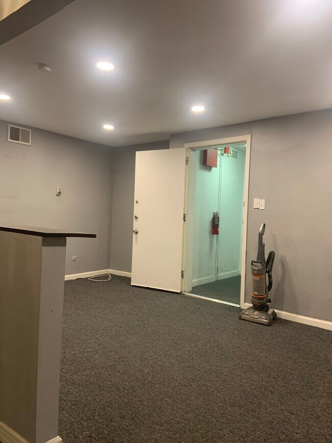 Foto del edificio - 380 East Upsal Street  , Unit 1