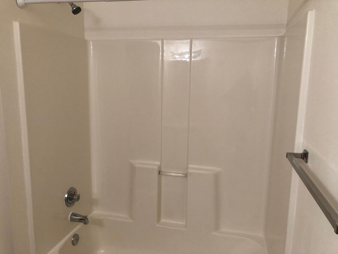 Master bath - 2226 W Elizabeth St