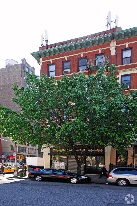 Building Photo - 354 W 38th St