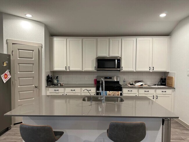 Foto del edificio - 7015 Sunbreeze Ln