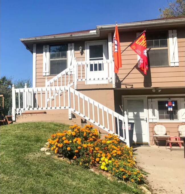 5516 NW Cimarron Dr Unit Upper, Parkville, MO 64152 Apartments in