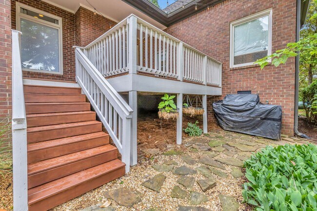 Building Photo - Downtown Franklin 4bdrm/4bath for rent!