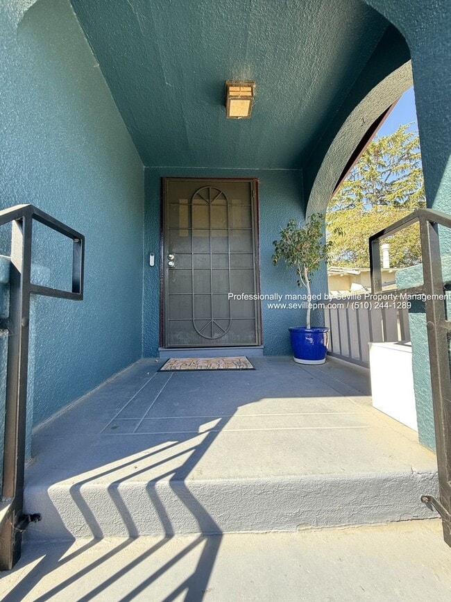 Foto del edificio - MOVE IN READY 3BR/1BA MAXWELL PARK HOME!