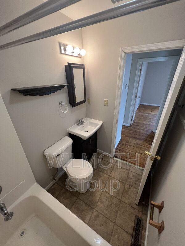 Foto del edificio - 5819 Greenfield Ave