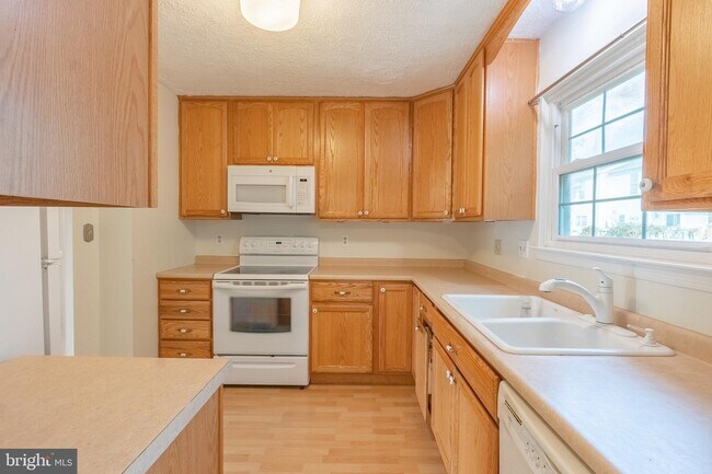 Building Photo - 20138 Club Hill Dr